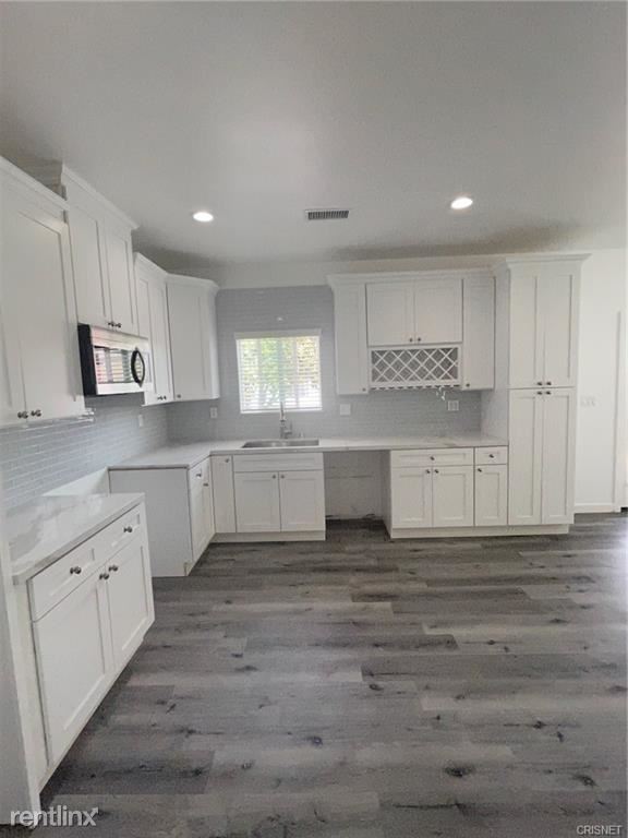 Building Photo - 2 br, 2 bath Duplex - 13913 Doty Ave # B