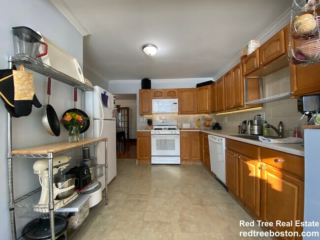 Building Photo - 49 Rogers Park Ave