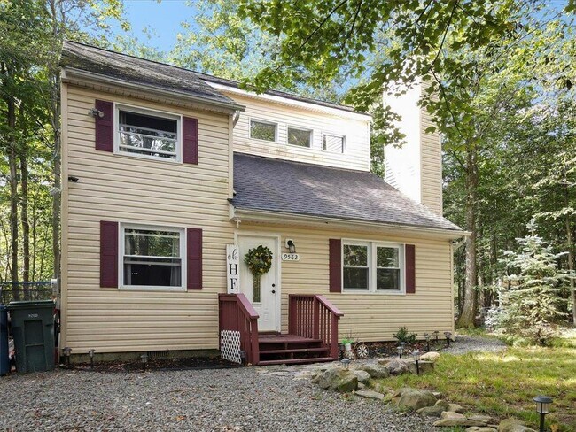 Building Photo - 9562 Millwood Dr
