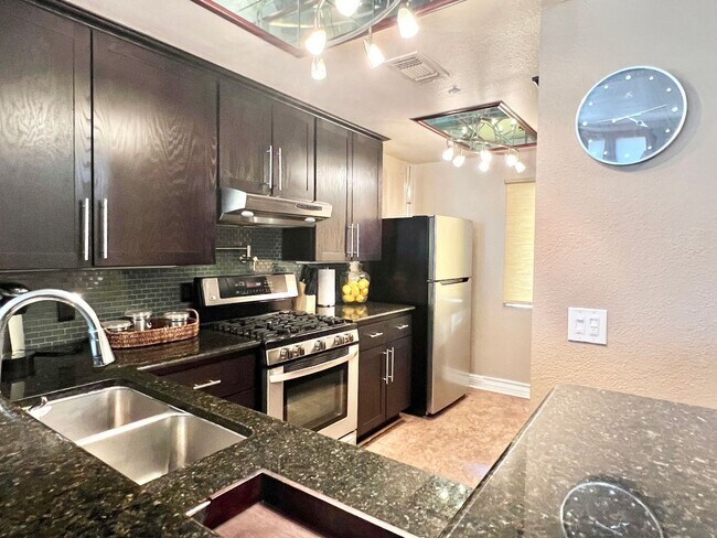 Foto del edificio - $1000 Off 1st Months Rent! Luxurious 2 Bed...