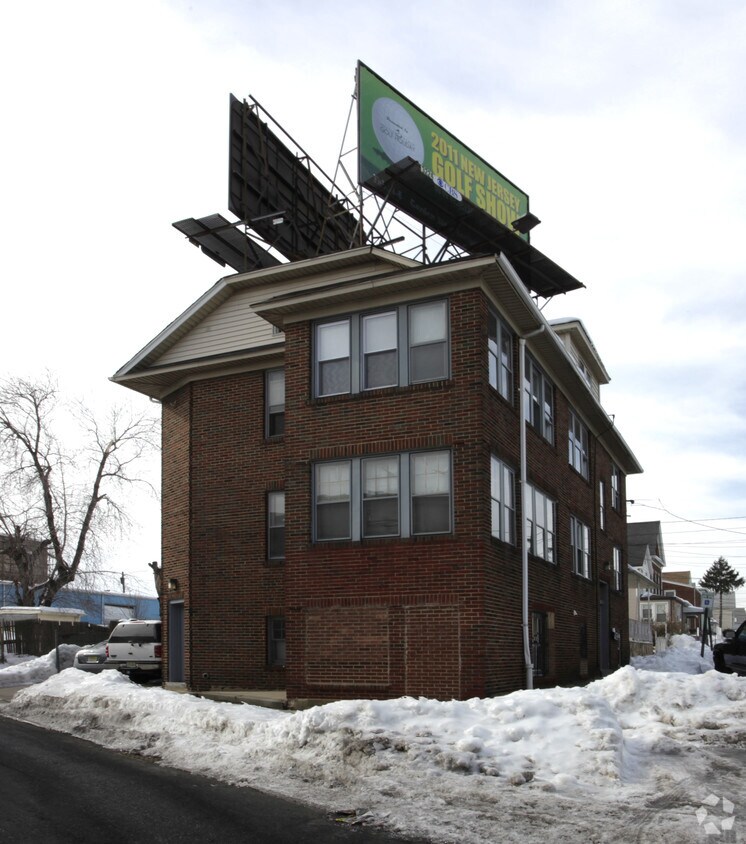 Foto del edificio - 608 Montgomery Pl
