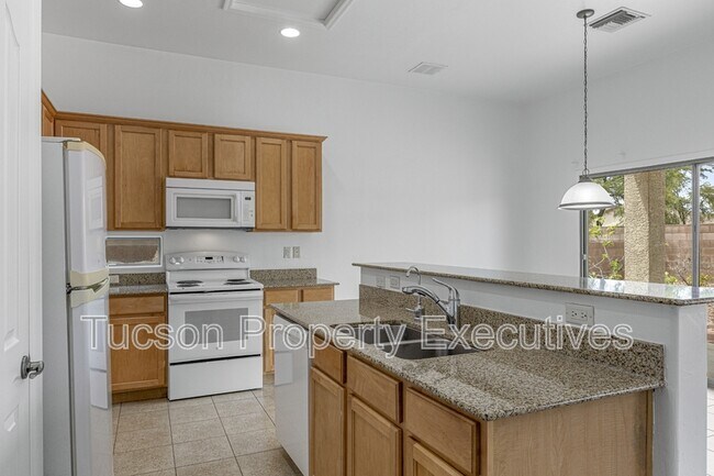 Building Photo - 7585 E Picket Fence Ln