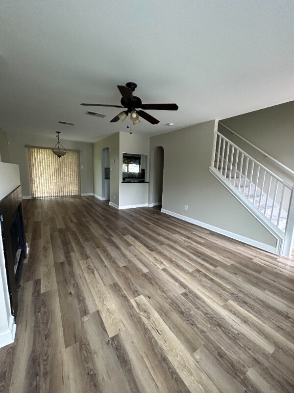 Foto del edificio - 8223 Emerald Elm