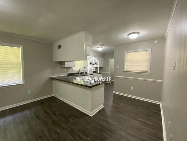 Building Photo - 3780 Vanderwood Dr