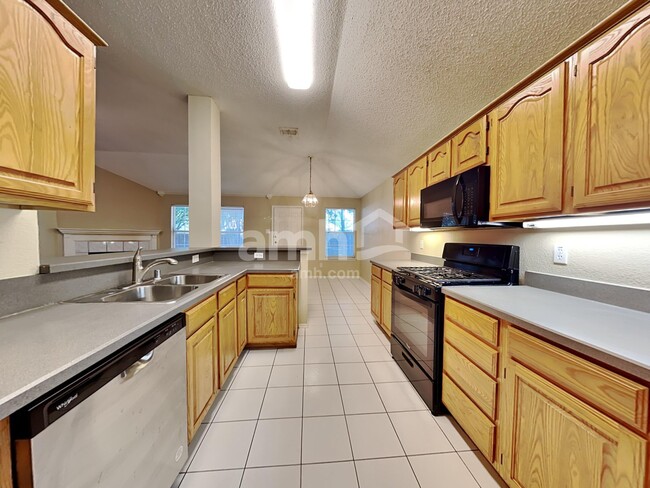 Building Photo - 3207 Athens Dr