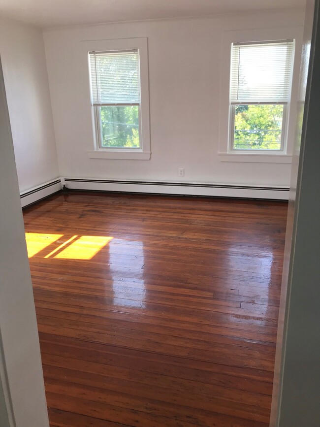 Living room - 25 River St