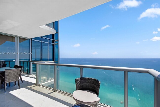 Foto del edificio - 17121 Collins Ave