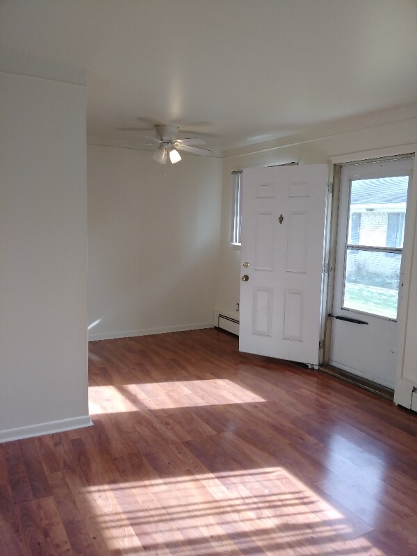 Foto del edificio - 3831 Devon Rd