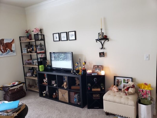 Foto del edificio - 1 br, 1 bath Apartment - 230 Lakeside Court