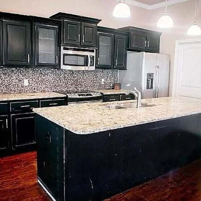 Building Photo - Amazing 3 Bedroom Home in Shallowater!