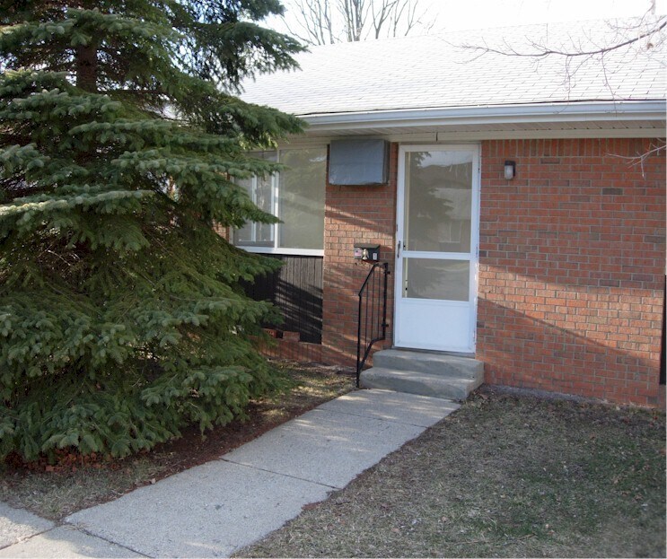 Photo - 647 Middle Ct (Chelsea, MI)