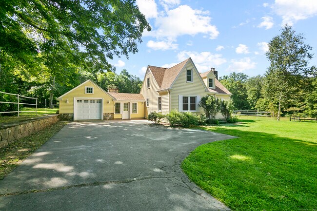 Foto del edificio - 26 Great Hillwood Rd