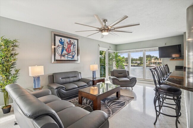 Foto del edificio - 561 Bayshore Dr