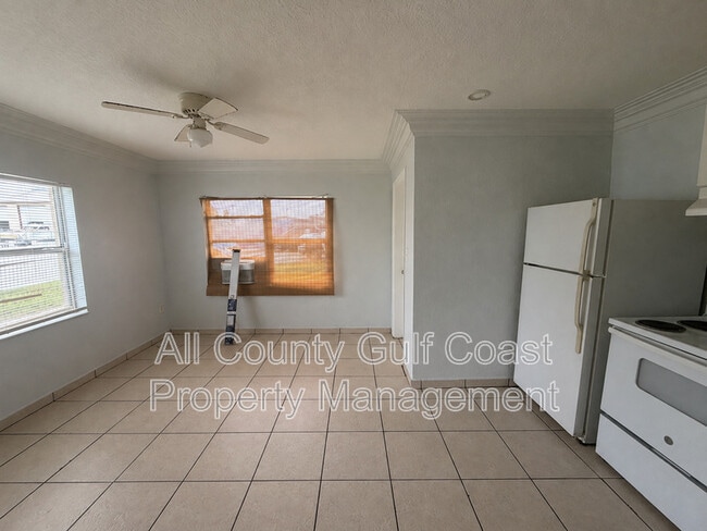 Building Photo - 2416 10th St W