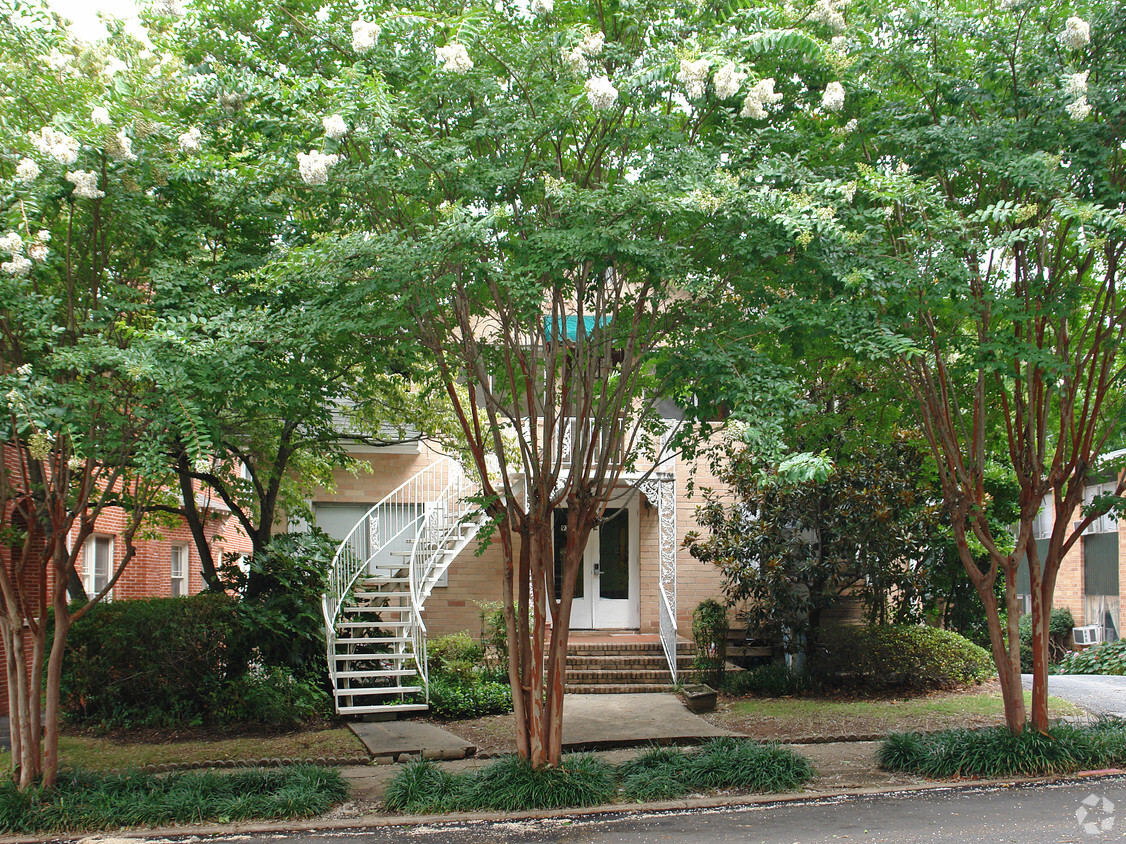Building Photo - 930 Greenwood Ave NE