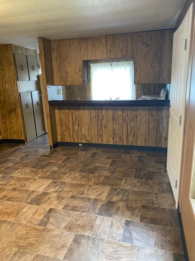 Building Photo - Bonney Lake Remodeled Manufactured Home!