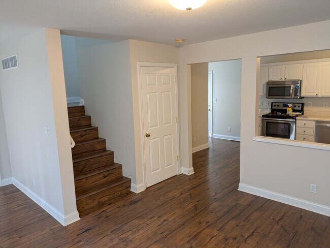 Building Photo - 2410 Eaton Ave