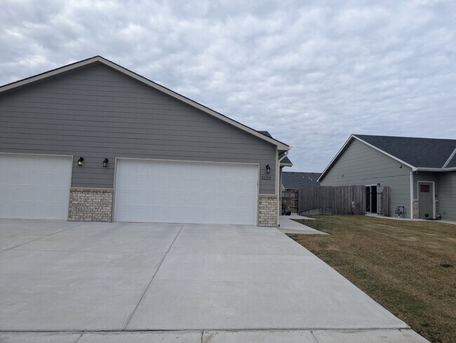 Foto del edificio - 5123 N Cypress St