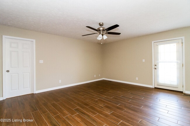 Foto del edificio - 156 John Court