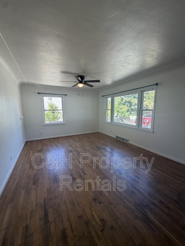 Building Photo - 2032 Avenue B