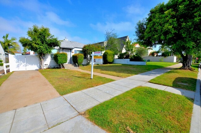Building Photo - 2Bd/1Ba Single Family Home