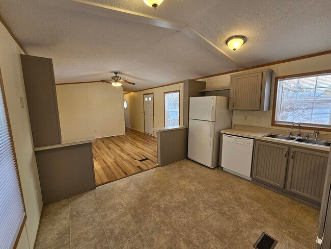 Foto del edificio - 54 Noble Ln