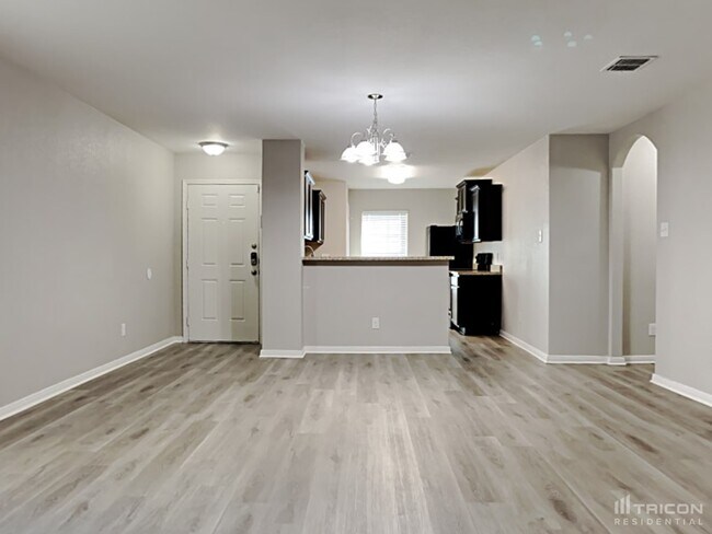 Foto del edificio - 6215 Baywood Cres
