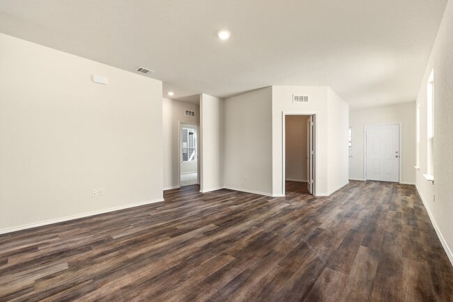 Building Photo - Like New Home Located in Creekside Subdivi...