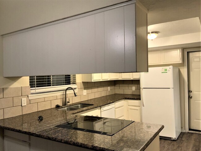 Foto del edificio - 13822 Towne Way Dr