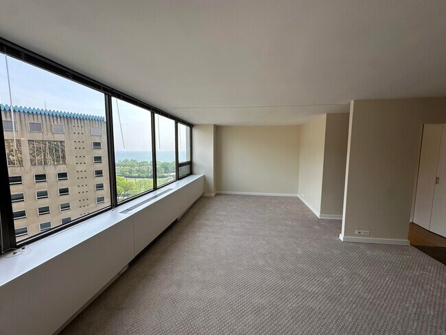 Foto del edificio - 2800 N Lake Shore Dr