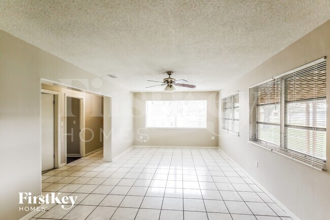 Foto del edificio - 4896 NW 6th Ct
