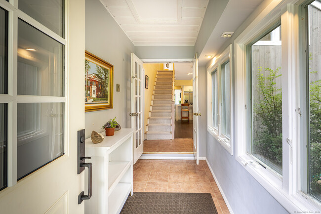 Building Photo - 36 S Olmstead Ln