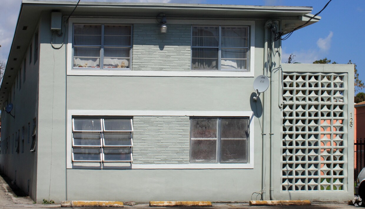 Building Photo - 129 NE 80th Ter