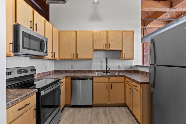 Full Sized Kitchens - Vangard Lofts