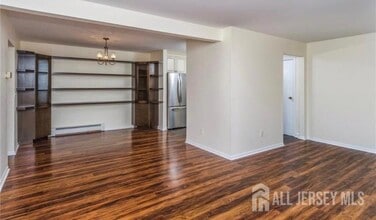 Building Photo - 703 Cricket Ln