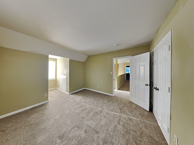 Building Photo - Sign now, get 1/2 OFF Rent!* This home is ...