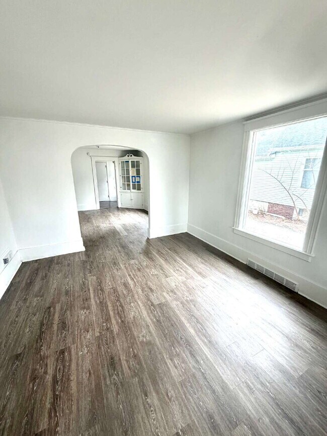 Foto del edificio - 3 Bedrooms, 1 Bath