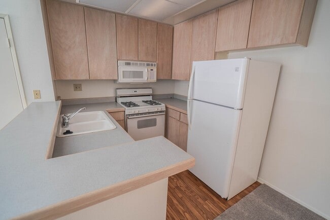 Building Photo - COMING SOON! Cozy 1-Bedroom Condo in Canyo...