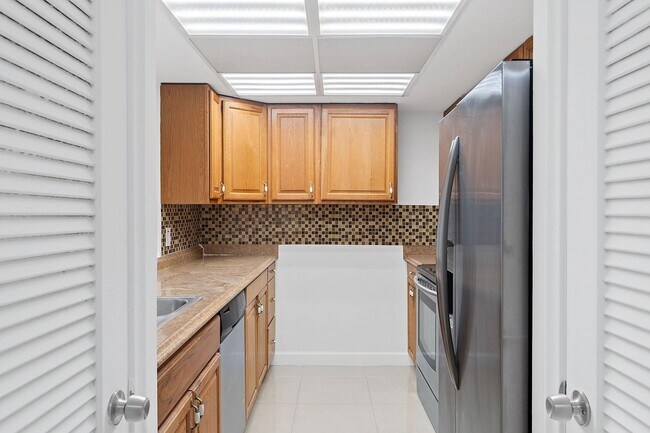 Building Photo - 1060 Crystal Lake Dr Unit 202