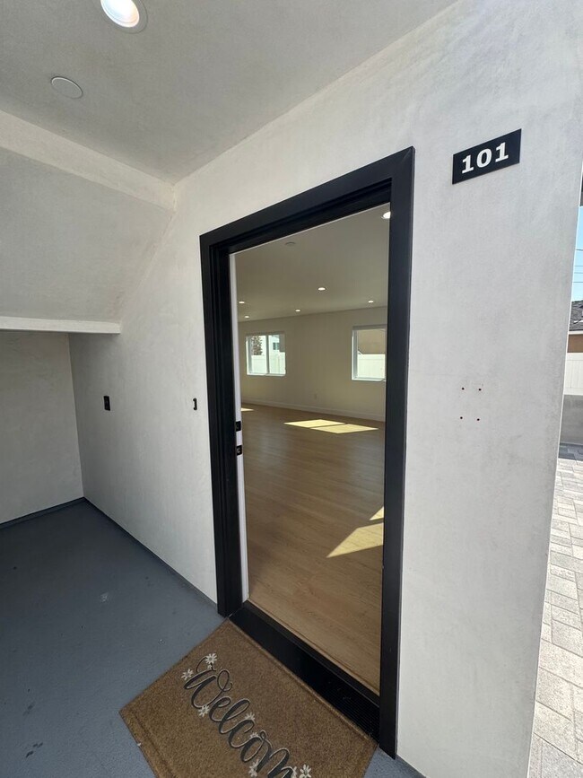 Foto del edificio - Spacious 1000 sq ft First-Floor Back ADU i...