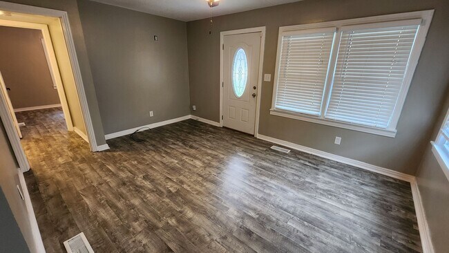 Building Photo - 3 BR/ 3 BA Single Family Home
