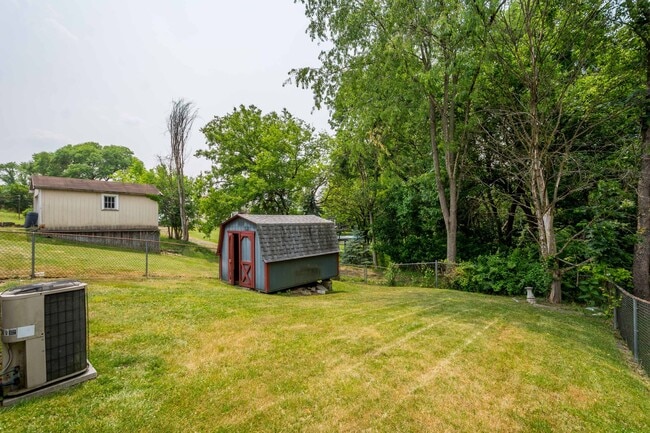 Building Photo - AVAILABLE MAY 1ST! GORGEOUS 3 BEDROOM IN CARNEGIE!!