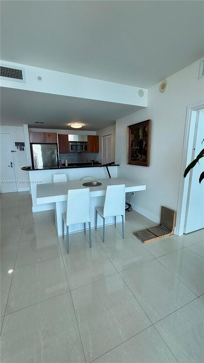Foto del edificio - 300 S Biscayne Blvd