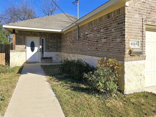 Foto del edificio - 4134 Ball St