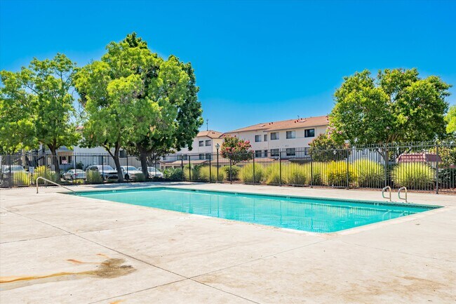 Building Photo - 255 Kenbrook Cir