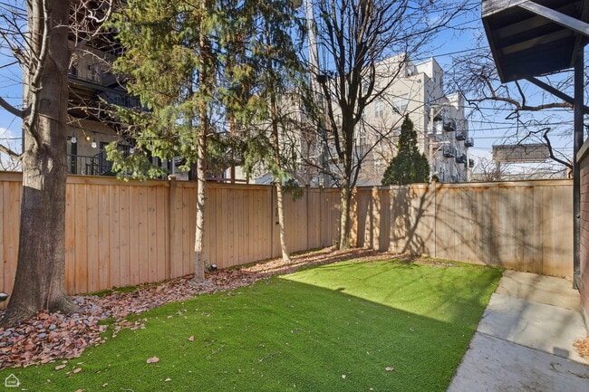 Building Photo - 952 N Racine Ave