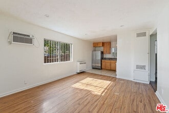 Building Photo - 1857 W 24th St