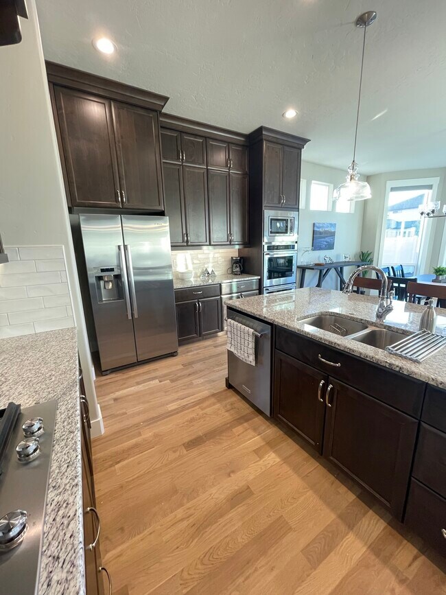 Foto del edificio - 8328 W Brooks Dr