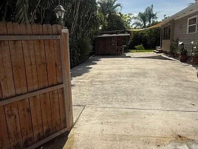 Building Photo - 4301 SW 60th Pl