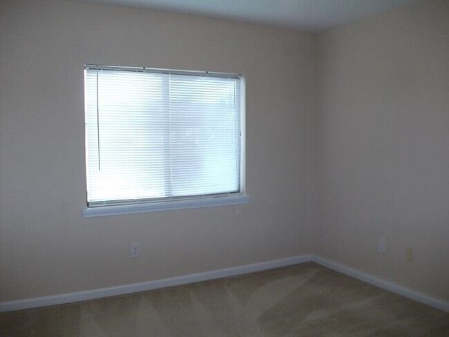 Foto del edificio - 9 Hannah Cole Dr